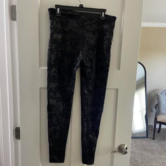 Spanx Camo Faux Leather Leggings Size 1X - Picture 1 of 3